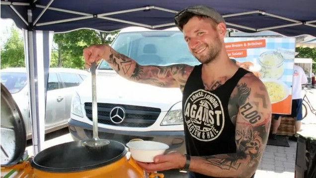 Johannes Gleditzsch betreibt immer donnerstag die vegane Gulaschkanone “Veldküche”