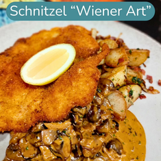 Schnitzel “Wiener Art” – goldbraun, knusprig, mit Pilzrahm und Bratkartoffeln
