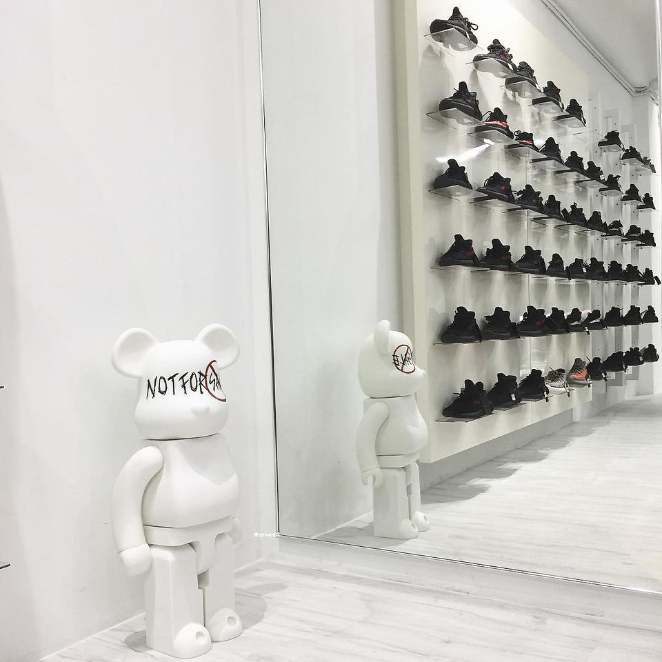PLUGmy_bearbrickyeezy