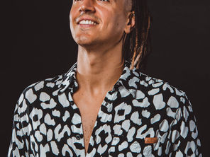 Dre Guazzelli incorpora nuances de Drelirium em seu novo lançamento: o remix de “Epic”