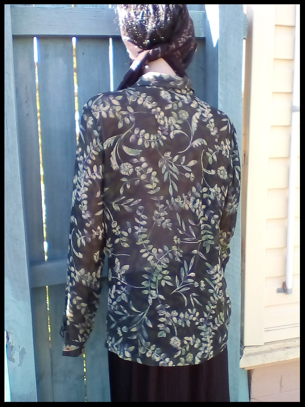 Thumbnail: Anthea Crawford green flowered shirt