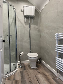 Room 2 - en-suite shower room