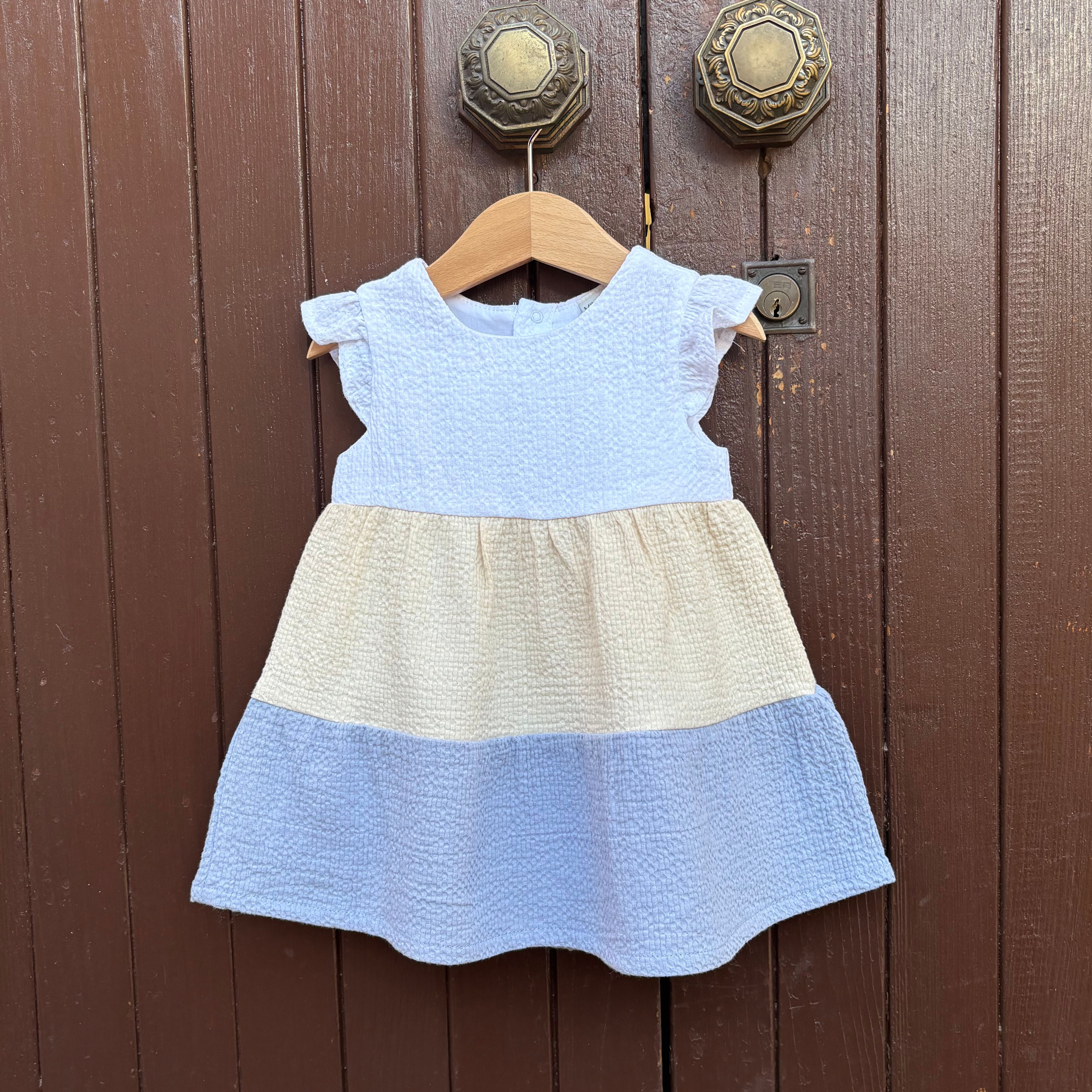 Abito neonata in cotone leggero piquet tricolore panna beige e azzurro