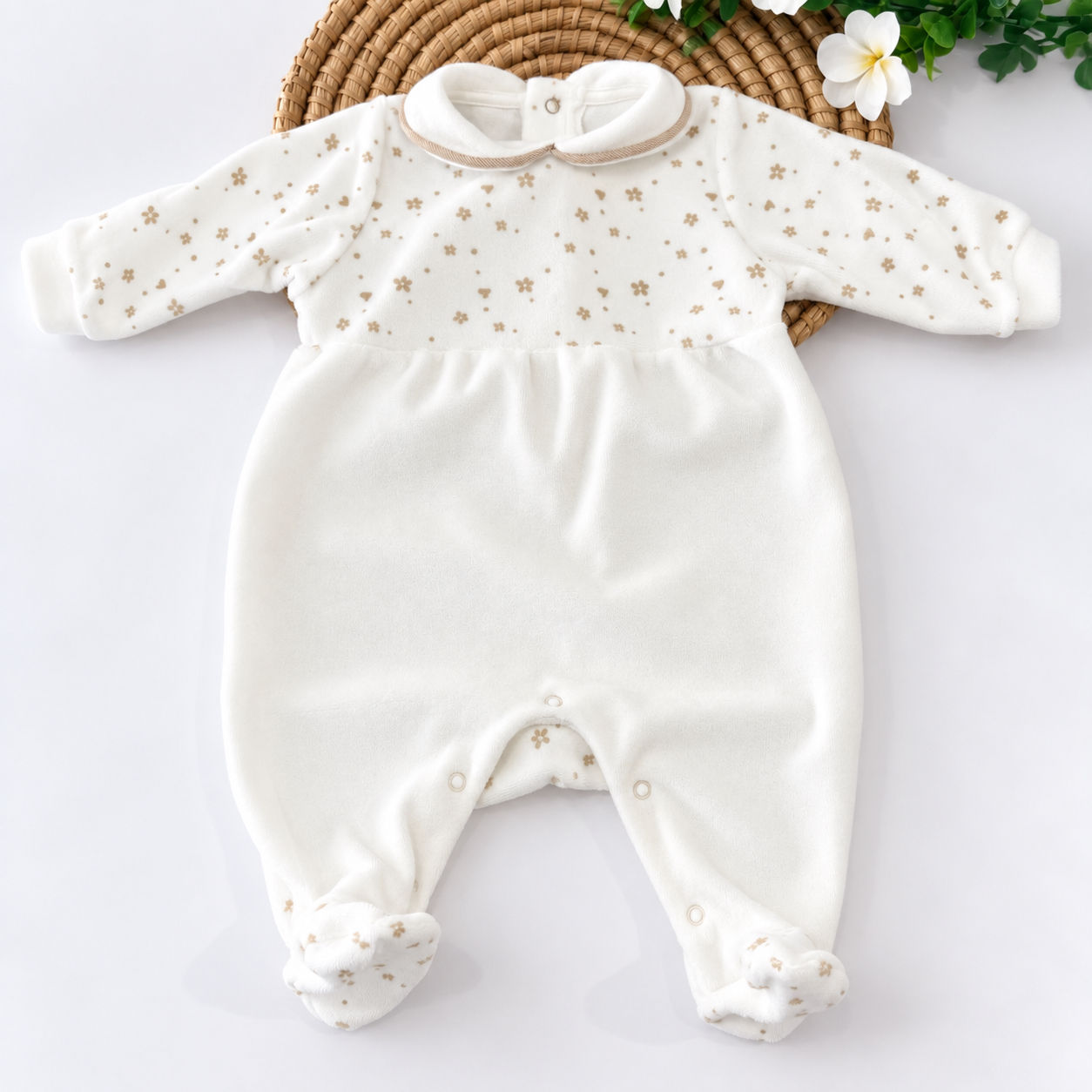 Tutina in ciniglia panna con fantasia floreale beige – Neonata