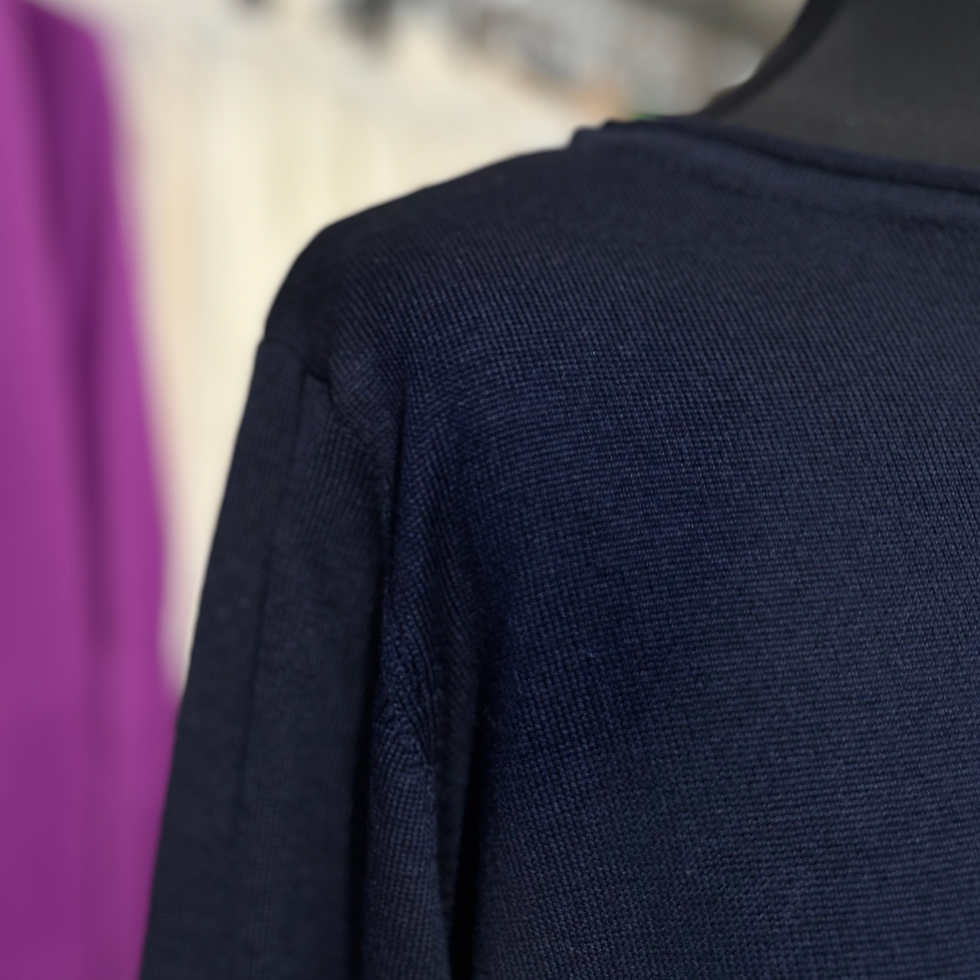 Miniatura: dettaglio maxi maglia blu notte donna in lana naturale fine