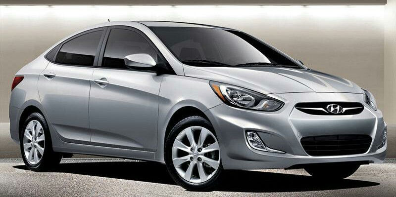 Hyundai compacto o similar