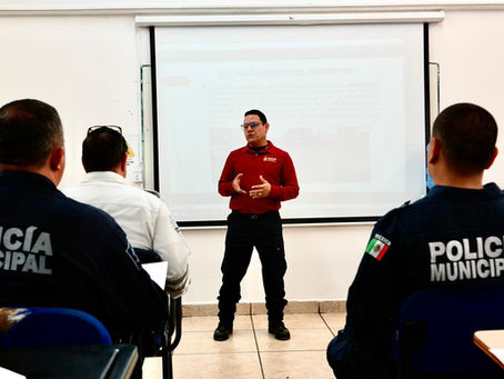 Doble honor y doble responsabilidad formar a futuros policías que van a cuidar a la ciudadanía: es maestro y es Policía Estatal