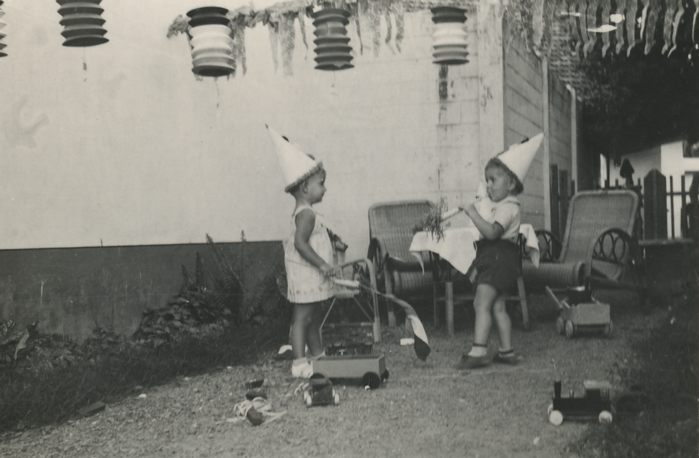 Een verjaardag in Nederlands-Indië, circa 1930 (collectie UB Leiden/KITLV).