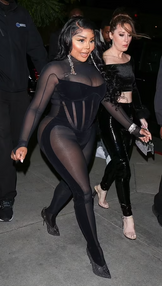 A collage of Lil’ Kim’s most iconic fashion looks throughout her career, showcasing bold outfits, colorful wigs, designer pieces, and boundary-pushing styles that defined female rap fashion.