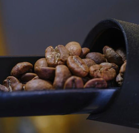 Coffee beans roaster in small batches