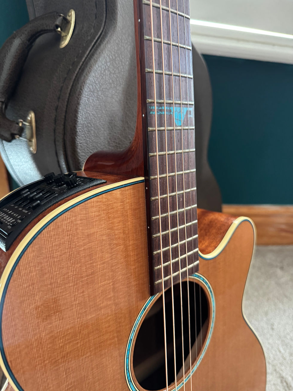 Thumbnail: 2016 Takamine Sante Fe TSF40c Electro Acoustic MIJ