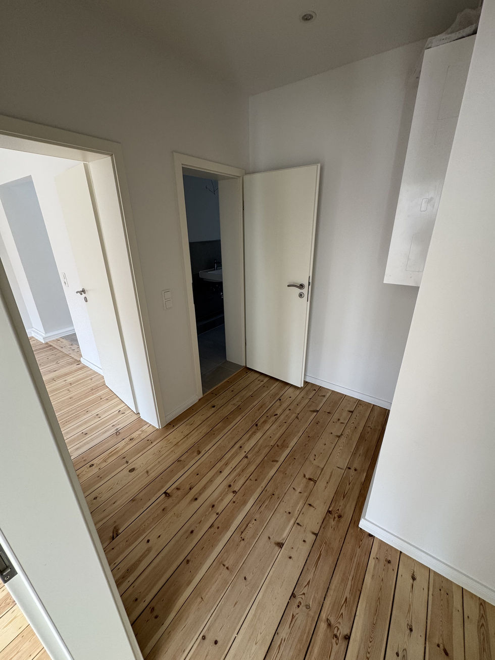 Komplettsanierung, Sanierung Kiel, Renovieren, Handwerker, Maler, Bodenleger, Elektriker, Sanitär