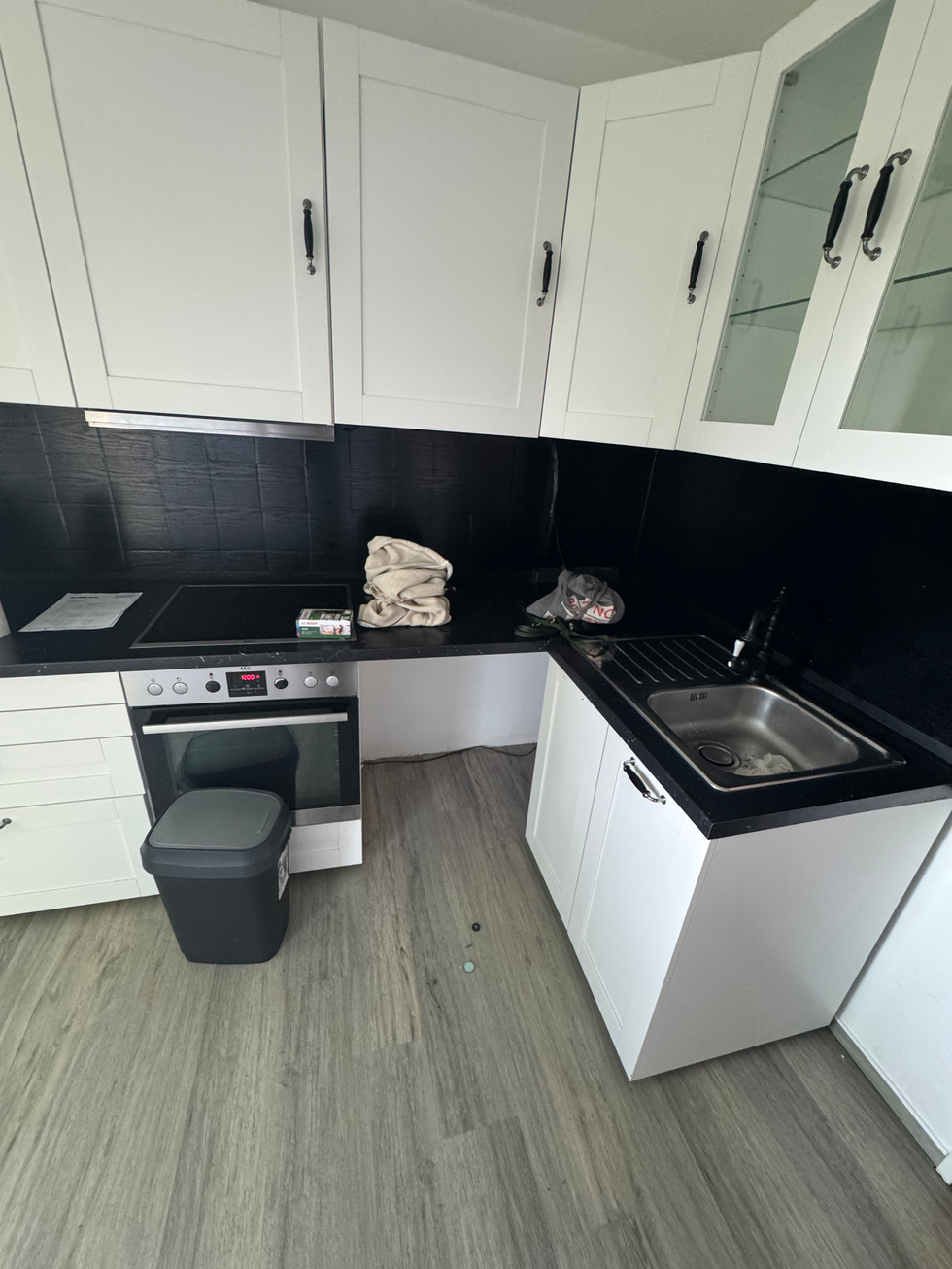 Komplettsanierung, Sanierung Kiel, Renovieren, Handwerker, Maler, Bodenleger, Elektriker, Sanitär