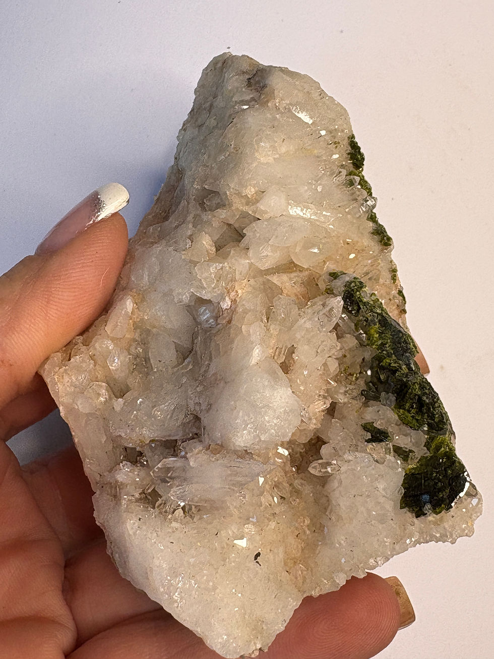 Thumbnail: Epidote on Quartz
