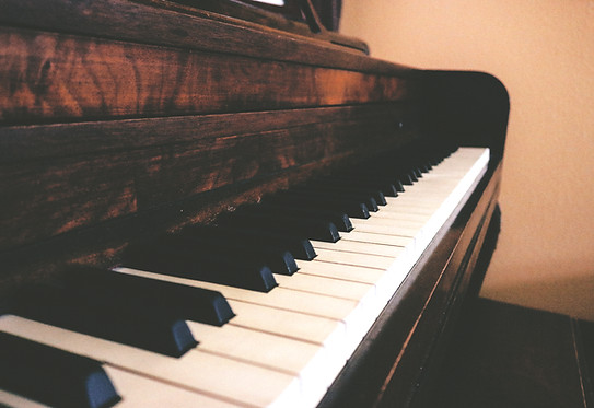 Piano acústico de madera