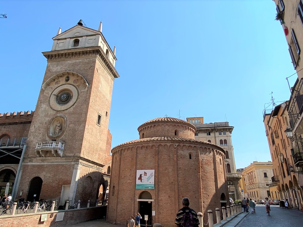 PIAZZA DELLE ERBE