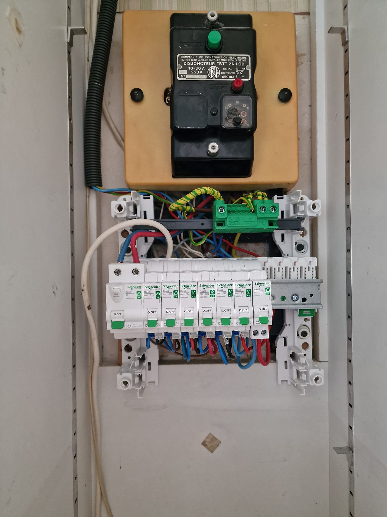 Remplacement d'un tableau électrique sur la commune de Nozay