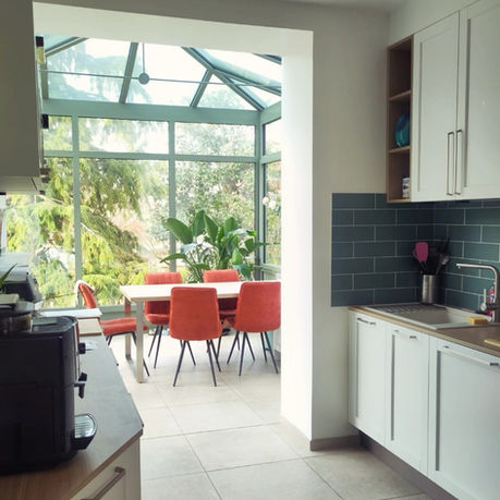 Rénovation complète d’une cuisine ouverte sur véranda