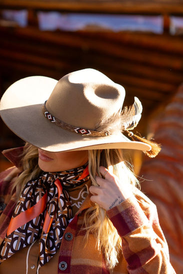 Boutique de Curitiba leva moda country e western do campo para a cidade
