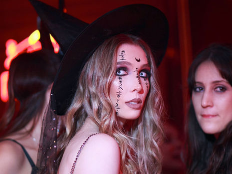 +55 bar convida o público a escolher seu alter ego para a noite de Halloween