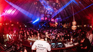 Festivais como LENDAA, Sounds of Quartzo e Universo Paralello destacam a tendência de eventos imersivos que unem música eletrônica, natureza e turismo consciente no Brasil em 2026.