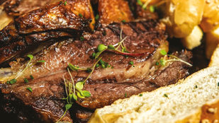 Cardápio do novo Vila Yamon em Curitiba, que reabre como gastrobar com música ao vivo e pratos autorais
