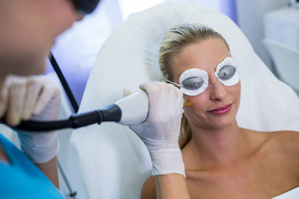 Tratamento dermatológico facial no inverno para cuidado com manchas na pele, melasma e marcas de acne.