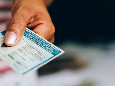 Carteira Nacional de Habilitação no Brasil pode ter custo reduzido com proposta do governo federal.