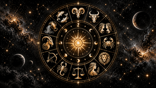 Roda zodiacal sob um céu estrelado com destaque para o signo de Touro