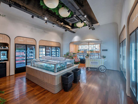 Empório e Empanadas Madero com produtos gourmet e ambiente moderno em Curitiba