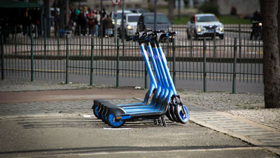 Patinete elétrico da JET em Curitiba, serviço que registrou mais de 80 mil viagens no primeiro mês de operação na cidade