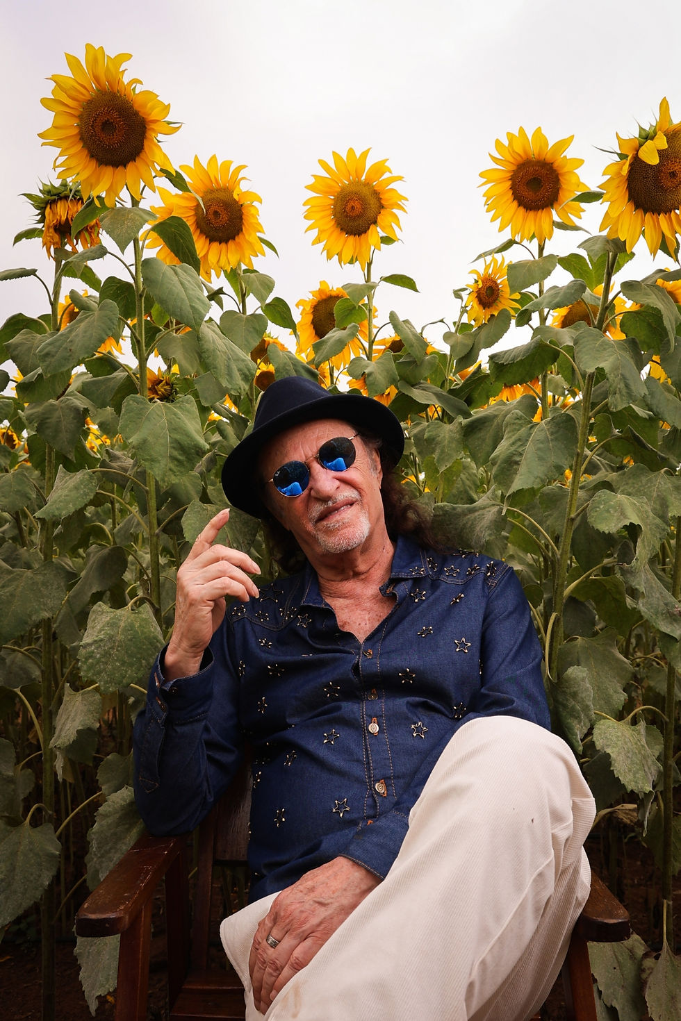 Crédito: Campo Girassol (Crédito: Rodrigo Mazuco) e estúdio (Crédito: Léo Aversa)