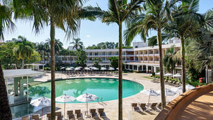 Área de piscinas do Bourbon Thermas Eco Resort Cataratas do Iguaçu, em Foz do Iguaçu