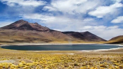 Imagem de destinos turísticos como Ushuaia, deserto do Atacama e paisagens da América do Sul em pacote de viagens da Schultz