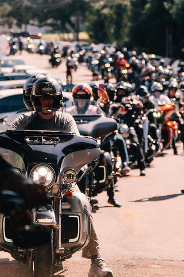 Motorcycle Fest em Curitiba reúne motocicletas, música ao vivo, cultura, gastronomia e público no Bosque São Cristóvão.