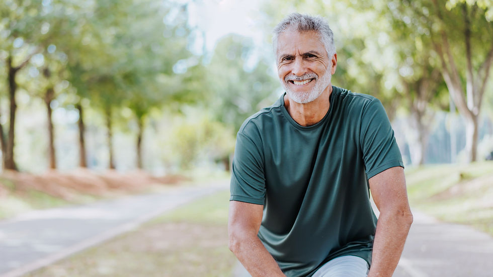 Homem em consulta médica com urologista, representando a importância do acompanhamento regular para diagnóstico precoce do câncer de próstata.