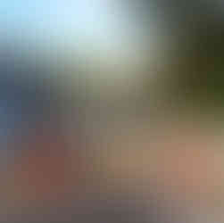 Imagem aérea da praia de Caieiras, em Guaratuba, com destaque para ruas que receberão obras de esgoto e, ao fundo, a área de acesso à futura ponte para Caiobá.