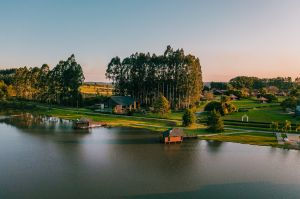 Virá Farm Hotel em meio à natureza em Teixeira Soares, no Paraná