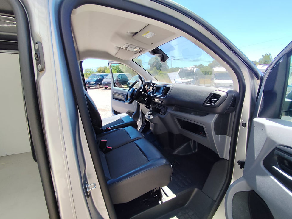 Miniature : Opel Vivaro Van 2.0 BlueHDi 180CH – 1er Main et Faible KM