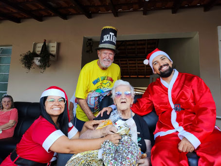 Fundação José Carlos da Rocha entrega presentes arrecadados no 'Eu Ainda Quero Especial de Natal' de 2023