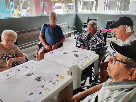 Bingo Sonoro estimula memória, percepção e interação entre idosos