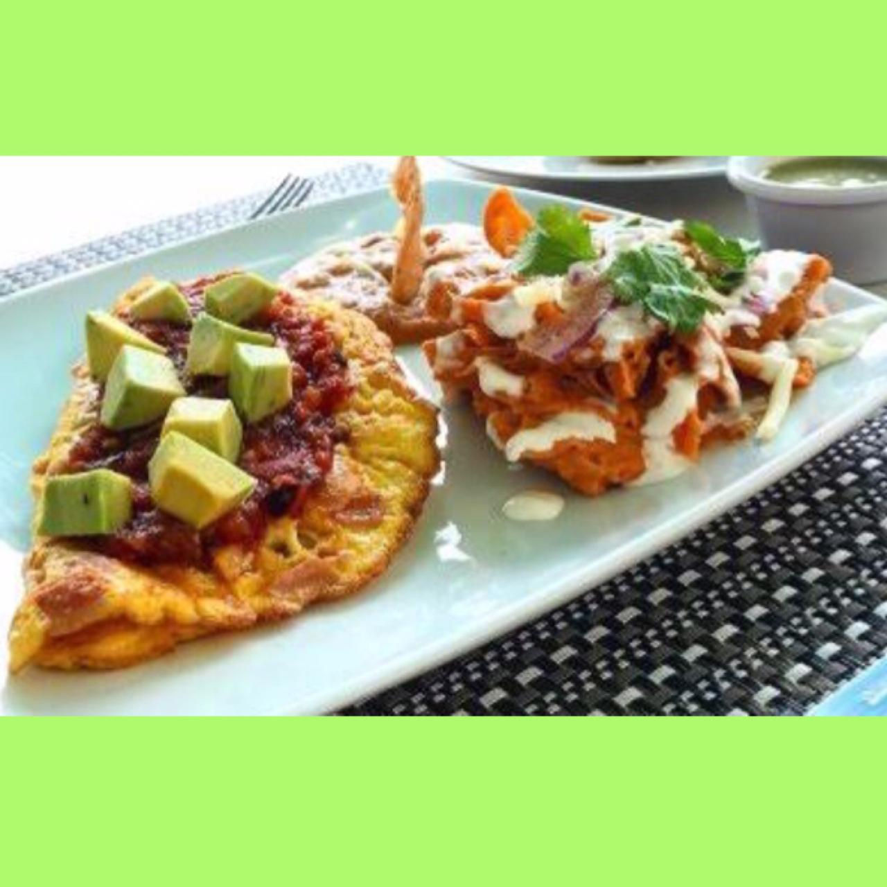 Chilaquiles con omelette