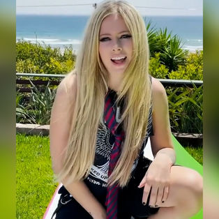 Avril Lavigne desata la euforia de sus seguidores