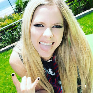 “¡No envejece!”: Avril Lavigne impactó con su debut en TikTok