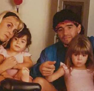 Los emotivos mensajes de las hijas de Maradona que hacían presagiar que algo no iba bien