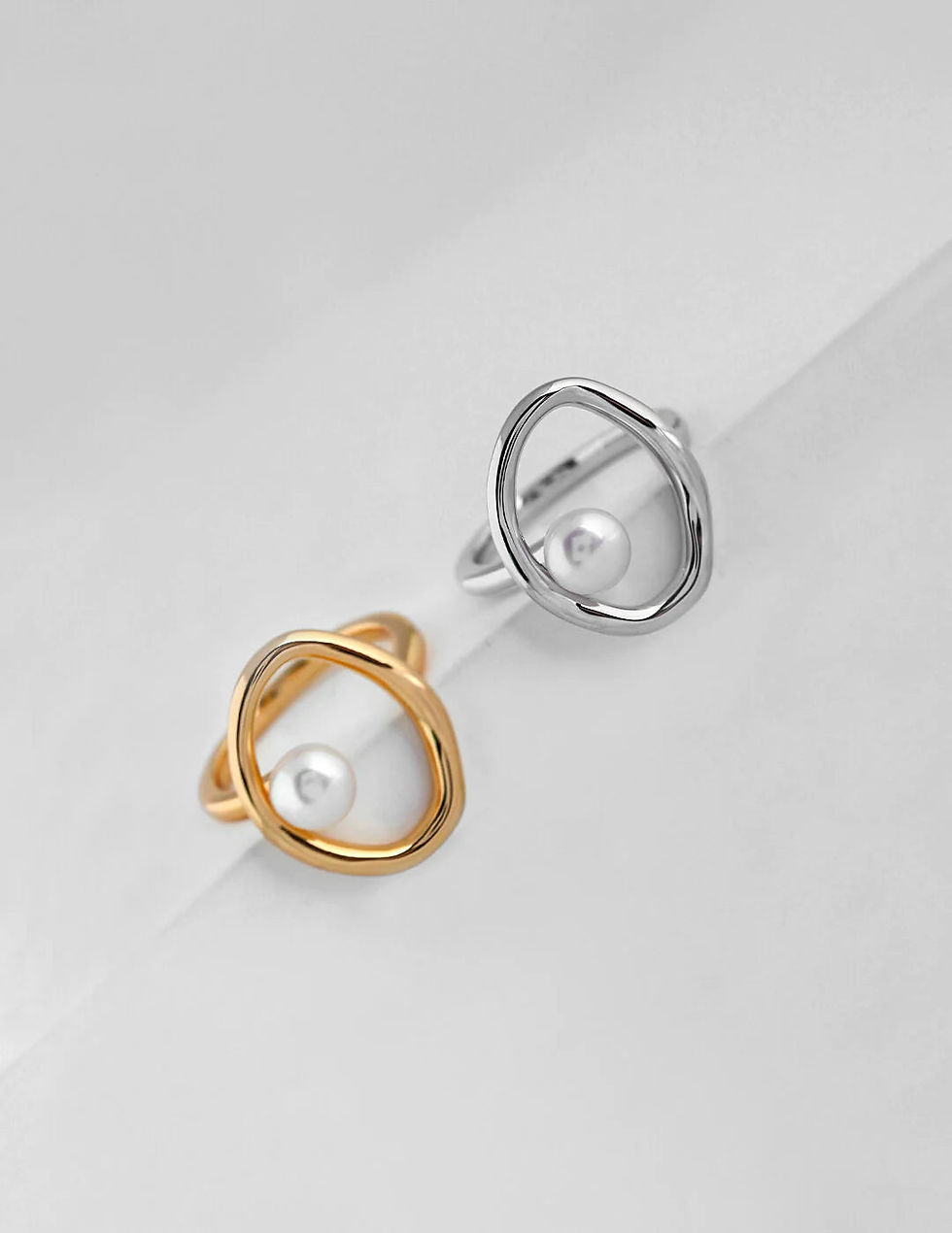 Thumbnail: Geometric Open Circle Ring