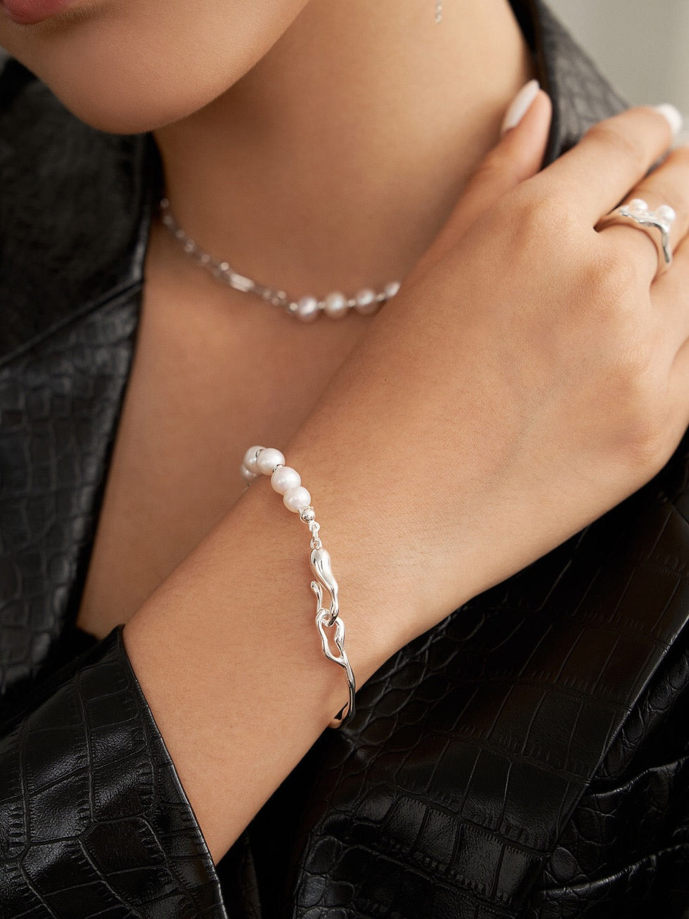 Thumbnail: Freshwater Pearl Half Gold Bangle Bracelet