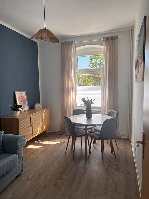 Blaues Zimmer Sonne_edited.jpg