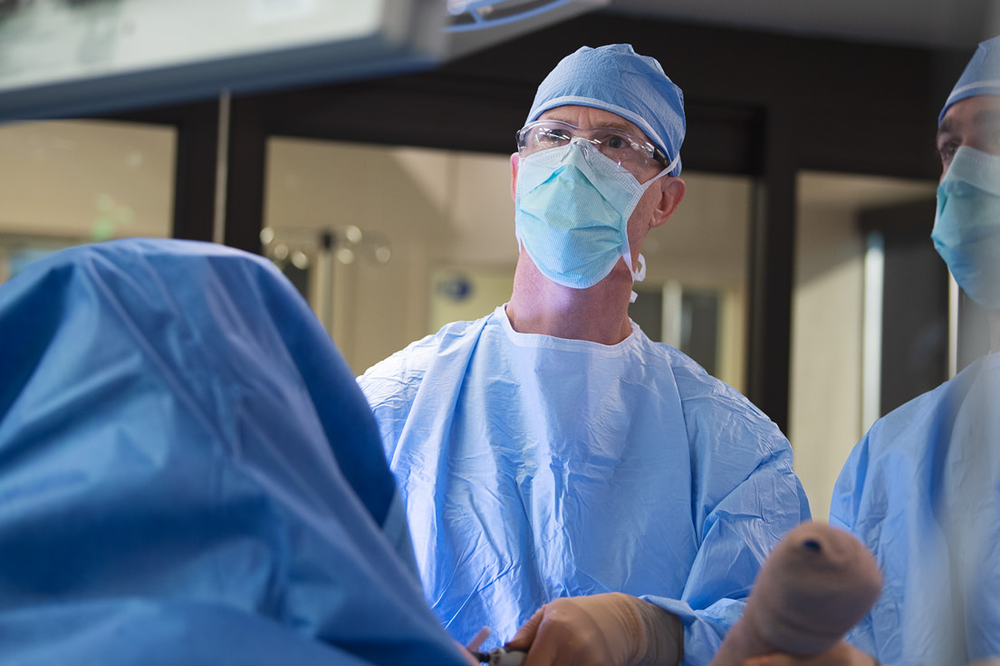 Dr. Kaplan Performs Shoulder Replacement Surgery with Realtime intra