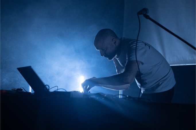 Alternating Current Late @The Complex